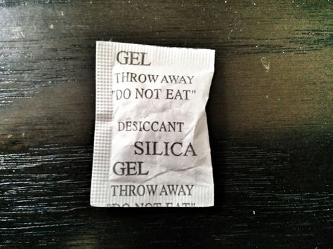 10 Clever Ways To Use Those Silica Gel Packs (So Don’t Throw Them Away) Silica Packets, Rose Pedals, Smart Cookies, Frugal Wedding, Eating Pizza, Household Help, House Keeping, Gel Pack, General Ideas