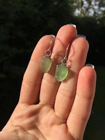 Art Jewelry Elements: Sea Glass Earrings Sea Glass Candles, Sea Glass Diy, Sea Glass Artwork, Tiffany Glass Art, Wine Glass Art, Beach Glass Art, Beachglass Jewelry, My Other Half, Sea Glass Crafts