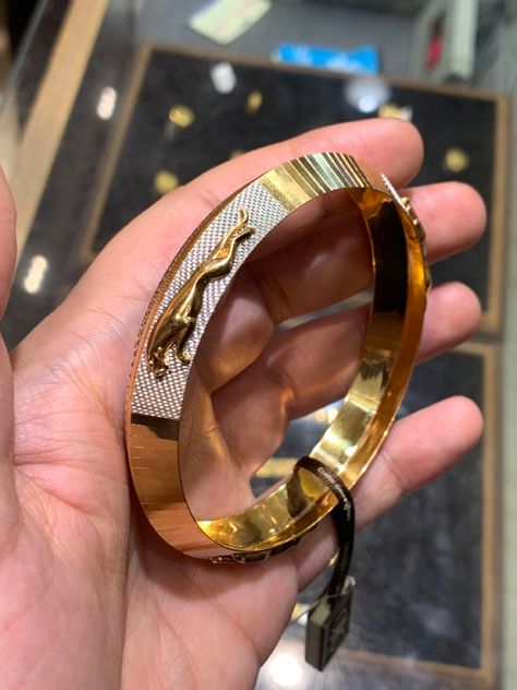 Jaguar Kada For Men, Gents Kadiyam Designs, Gents Gold Kada Design, Punjabi Kada Designs Gold For Men, Chandi Kada For Men, Men Gold Kada, Kadiyam For Men Gold, Kada Bracelet For Men, Gold Kada For Men