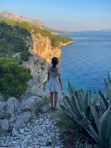 Makarska Croatia Photo Ideas, Croatia Picture Ideas, Makarska Aesthetic, Croatia Instagram Pictures, Croatia Photos, Croatia Pictures, Croatia Aesthetic, Makarska Croatia, Seaside Pictures