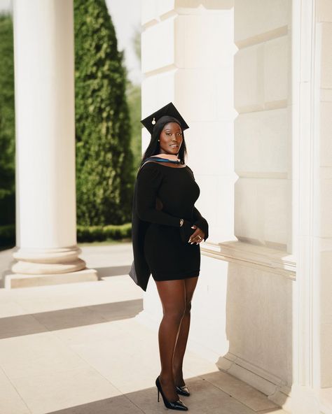 365 reasons to be grateful Black Educated Woman, Masters Graduation Pictures Black Women, Convocation Poses, Graduate Invitations, Black Women Graduation Pictures, Backdrop Poses, Masters Photoshoot, Graduation Pictures Black Women, Md Graduation