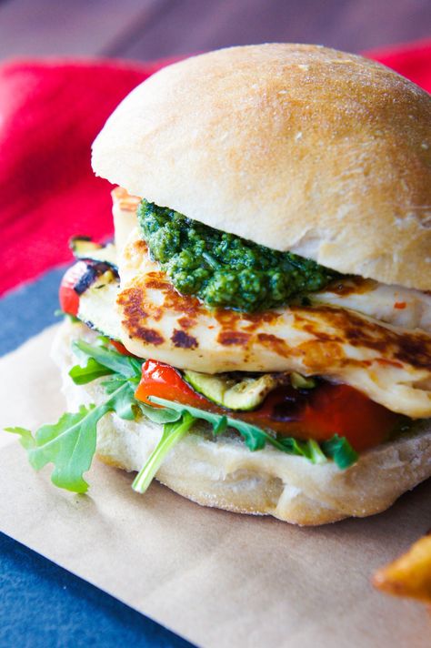 Pesto & Haloumi Veggie Burgers | Close Encounters of the Cooking Kind Haloumi Recipes, Sandwich Vegetarian, Resep Sandwich, Roasted Capsicum, Pesto Sandwich, Monte Cristo Sandwich, Vegetarian Burger, Veggie Burgers, Tasty Vegetarian Recipes