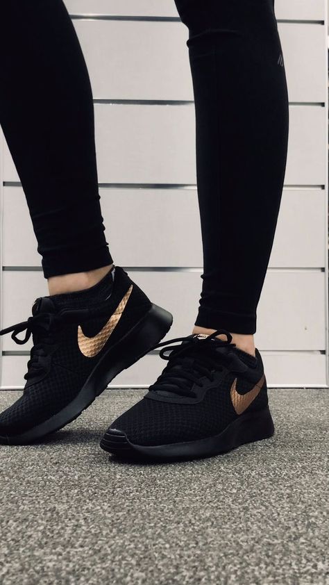 Nike Women's Zoom Winflo 5 Running Shoe [Video] | Zapatos deportivos mujer, Zapatos deportivos de moda, Zapatos tenis para mujer Women Sneakers Fashion, Shoes For Women Sneakers, Cute Womens Shoes, Sneaker Nike, Black Nike Shoes, All Nike Shoes, Fantastic Shoes, Adidas Shoes Women, Nike Air Shoes