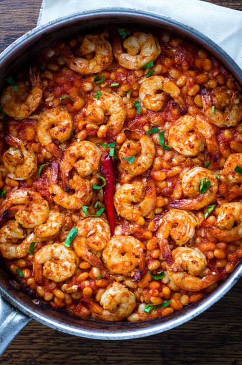 Spicy Garlic Shrimp and White Beans Shrimp And Beans, White Beans Recipe, Spicy Garlic Shrimp, Recipes Spicy, White Bean Recipes, Beans Beans, Slow Carb, Savory Treats, Beach Food