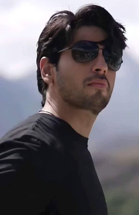 Sidharth Malhotra Hairstyle, Siddarth Malhotra, Siddharth Malothra, Sid Malhotra, Indian Bollywood Actors, Young Men Haircuts, Siddharth Malhotra, Brothers Movie, Sidharth Malhotra