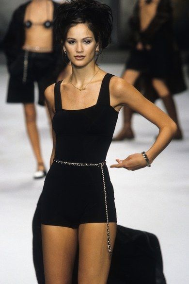 Ines Rivero, Chanel 90s, 1990 Style, 90s Runway, Chanel Runway, 90s Runway Fashion, Runway Fashion Couture, Runway Outfits, 90s Fashion Outfits