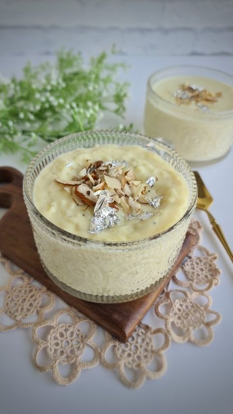 Rice Kheer Recipe https://resepmamiku.com/en/rice-kheer-the_kitchen_girl Rice In A Pot, Rice Kheer Recipe, Rice Kheer, Cardamom Pods, Kheer Recipe, Cooking Rice, Iqra Aziz, Rice Milk, How To Cook Rice