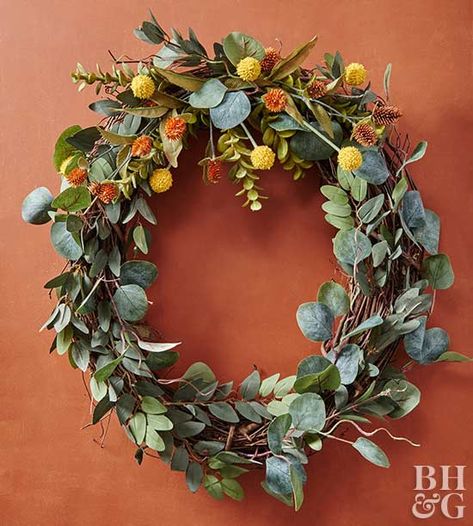 Make a Fun Fall Wreath with Succulents Homemade Wreath Ideas, Homemade Wreath, Homemade Christmas Wreaths, Round Wreaths, Christmas Wreath Ideas, Autumn Diy, Wreath Inspiration, Billy B, Diy Christmas Wreath