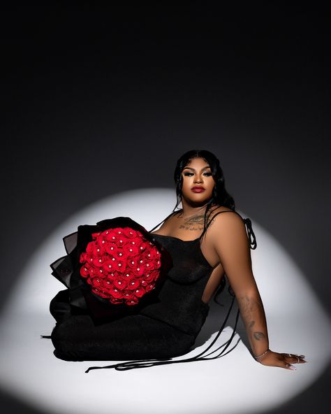 Happy birthday Monterra!!! 🌹🍷 Birthday Shoot Ideas For Women, Plus Size Modeling Poses, Adult Birthday Photoshoot, Birthday Shoot Ideas, Plus Size Modeling, Bday Pictures, Balloons Pictures, Birthday Shoots, Classy Birthday