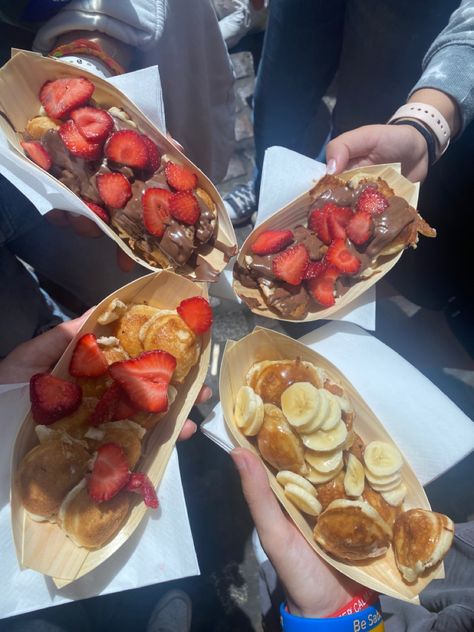 Hot Cakes Minis, Coffee Shop Food Ideas, Mini Negocios Ideas, Mini Pancakes Business, Pancake Shop, Pancake Toppings, Hot Cakes, Mini Pancakes, Party Food Platters