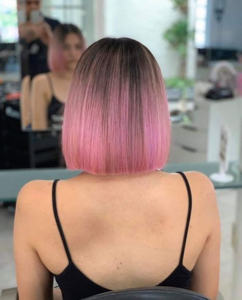 Pink Short Hair, Lilac Hair Color, Hidden Hair Color, Pink Ombre Hair, Black Hair Balayage, Short Ombre Hair, Ombre Hair Blonde, Lilac Hair, Hair And Makeup Tips