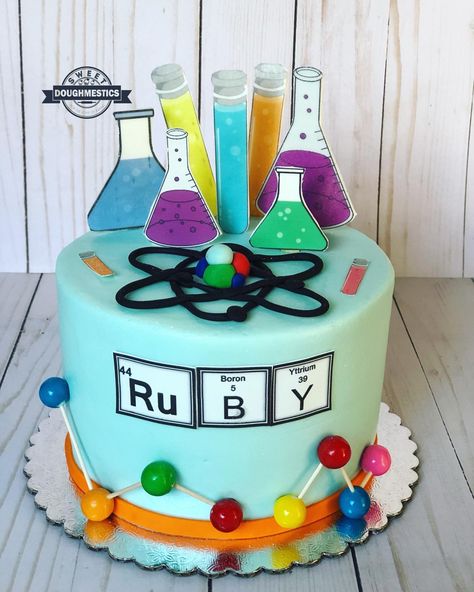 Computer Science Cake Ideas, Computer Science Cake, Science Cake Ideas, Chemistry Cake, Science Cake, Science Birthday Party Ideas, Scientist Birthday Party, Mad Scientist Birthday, Mad Science Party