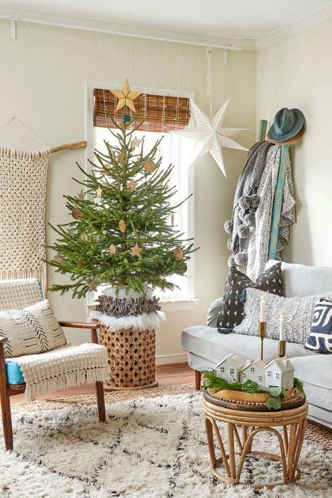 Best Small Christmas Trees, Christmas Tree In Every Room, How To Make A Small Christmas Tree Look Bigger, Small Live Christmas Tree Ideas, Small Real Christmas Tree, Small Minimalist Christmas Tree, Christmas Trees Toppers, Christmas Tree In Small Apartment, Small Tree Christmas Decor