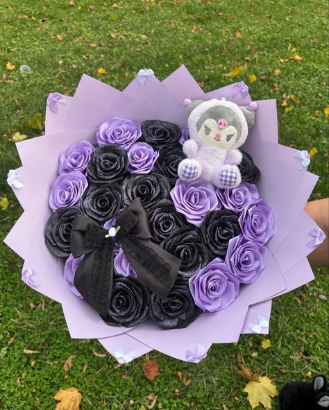 Kuromi Bouquet 💜🖤 . . . . . . . #explorepage #smallbusiness #beginnerflorist #eternalroses #kuromieternalroses #kuromieternalbouquet #improved #kuromi #eternalroses #cute Kuromi Centerpieces, Kuromi Bouquet, Eternal Flower Bouquet, Ramo Ideas, Eternal Flower, Ribbon Bouquet, My Dream Bedroom, Ribbon Roses, Dream Bedroom