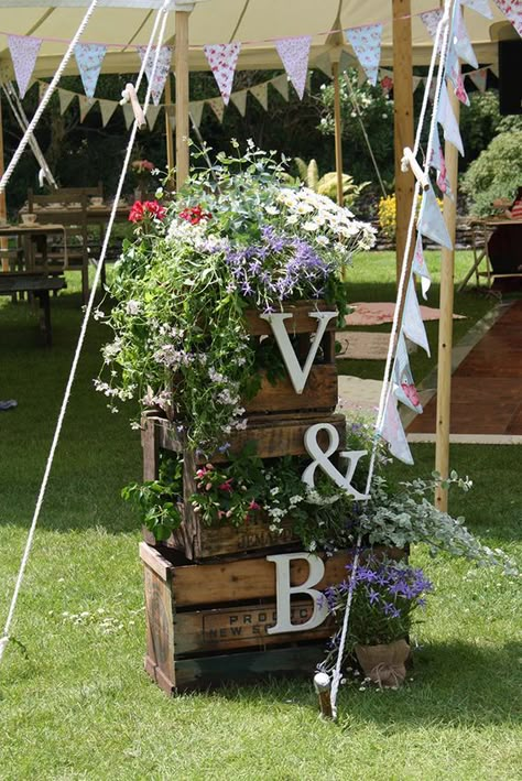 Wooden Crates Wedding, Unique Rustic Wedding, Rustic Style Wedding, Rustic Wedding Venues, Rustic Wedding Ideas, Rustic Country Wedding, Wooden Crates, Rustic Wedding Decor, Trendy Wedding