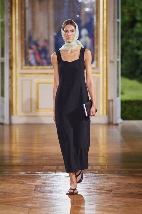 Auralee Spring 2025 Ready-to-Wear Runway, Fashion Show & Collection Review [PHOTOS] Resort 2025 Runway, Spring 2025 Runway, 2025 Spring Fashion Trend, Ganni Runway, 2025 Runway, Paris Fashion Week Men, 2025 Fashion, Summer 2025, Spring 2025