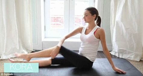 Prenatal Yoga Miranda Kerr Workout, Miranda Kerr Body, Pregnancy Yoga, Prenatal Yoga, Yoga Health, Miranda Kerr, Super Mom, Baby Bump, Health And Fitness Tips