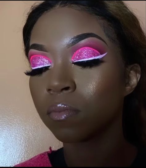 Ugly Makeup, Natural Beat, Melanin Makeup, Makeup 2022, Birthday Makeup Looks, Face Beat Makeup, Brown Girls Makeup, Glitter Makeup Looks, Carnival Makeup