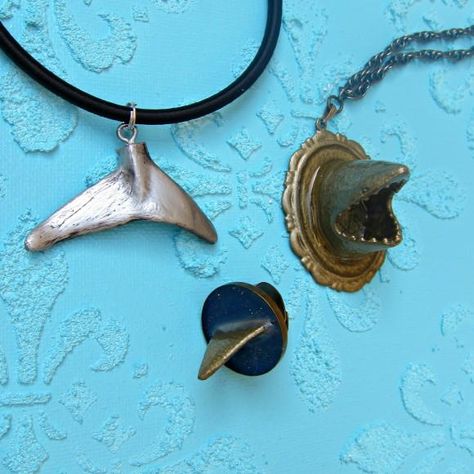 Jaws-Dropping DIY Jewelry - Jewelry project ideas for Shark Week! Shark Stuff, Shark Jewelry, Boys Diy, Cool Sharks, Shark Toy, Life Jewelry, Shark Themed, Shark Tooth Necklace, Shark Week