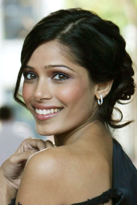 Frieda Pinto. Freida Pinto, Rebecca Ferguson, Felicity Jones, Candice Swanepoel, Gorgeous Makeup, Actor Model, Free Hair, Beautiful Smile, Pretty People