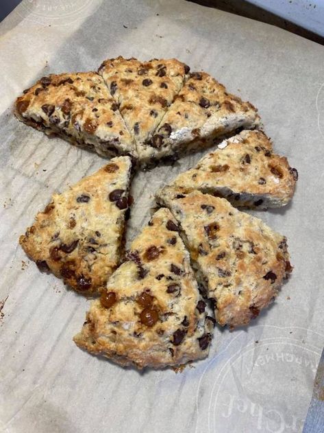 Turtle Scones, Biscuit Rolls, Scone Recipe, Breakfast Brunch Recipes, Online Food, Brunch Recipes, Scones, Chip Cookies, I Said