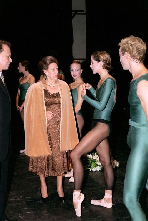 royals at the ballet Darcy Bussell, Darcey Bussell, Princesa Margaret, Royal Family History, Ballet Performance, Margaret Rose, Diana Wedding, Beautiful Dance, Gown Pictures