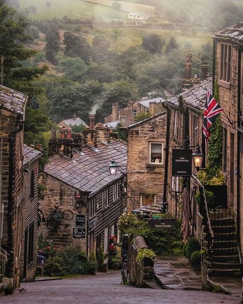 Yorkshire Countryside, Bradford England, Kakslauttanen Arctic Resort, Visit Edinburgh, Cobbled Streets, Cabin In The Woods, Yorkshire England, Wonderful Picture, West Yorkshire