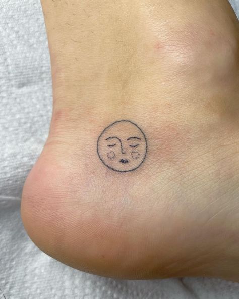 Small Hand Poke Tattoo Ideas, Hand Poked Moon Tattoo, Dainty Feet Tattoos, Tattoo Ideas Quirky, Small Handpoke Tattoos, Moon Tattoo Stick And Poke, Hand Poke Tattoo Ideas, Small Handpoke Tattoo Ideas, Stick And Poke Tattoo Moon