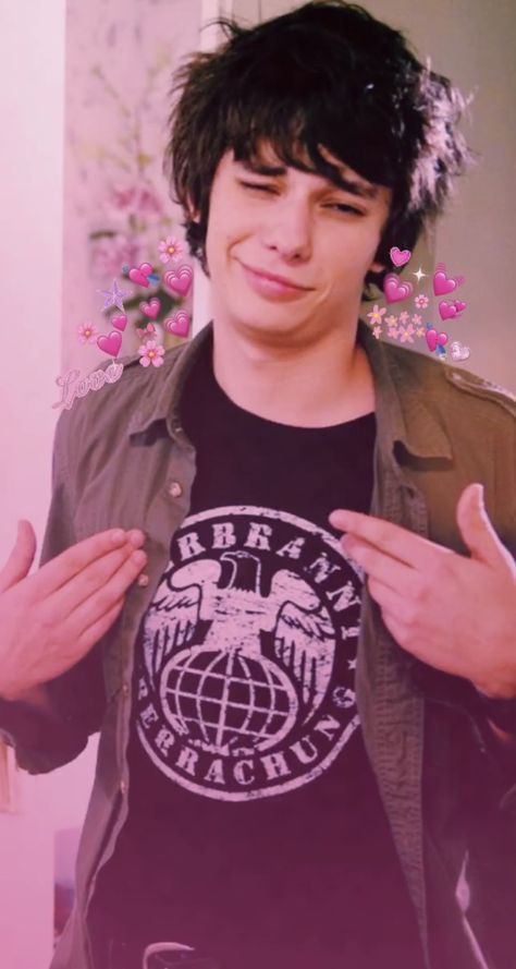 Rodrick Heffley Lockscreen, Roderick Heffley Wallpaper, Rodrick Heffley Aesthetic Wallpaper, Roderick Heffley, Rodrick Heffley Wallpaper, Rodrick Heffley New Movie, Rodrick Diary Of A Wimpy Kid, Diary Of A Wimpy Kid Rodrick, Rodrick Heffley Loded Diper