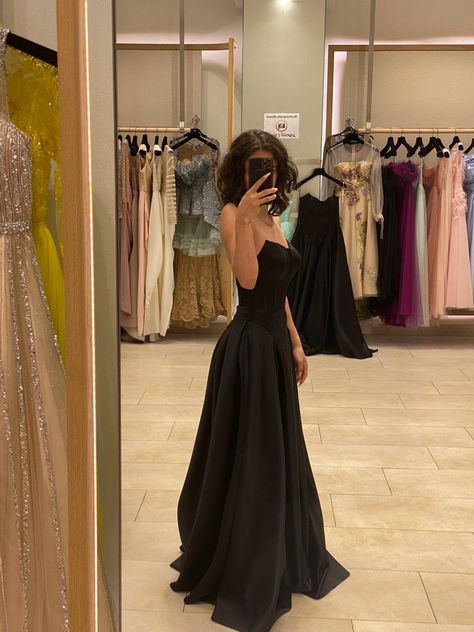 Black Prom Dress Long Flowy, Black Sleeveless Prom Dress, Black Corset Prom Dress Long, Black Prom Dress Flowy, Black Sweet Sixteen Dresses, Black Flowy Prom Dress, Black Banquet Dresses, Black Grad Dresses, Flowy Prom Dresses Long