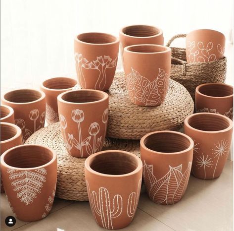 Hand Painted Pots Terra Cotta, Painting Pots Ideas, Flower Pot Painting Ideas, Terracotta Diy, Pottery Barn Hacks, Flower Pot Painting, Pot Painting Ideas, Barn Hacks, Flower Pot Ideas