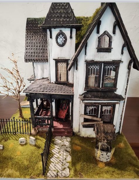 Haunted Village Display, Haunted House Cardboard, Diy Cardboard Haunted House, Creepy Dollhouse, Diy Miniature Haunted House, Haunted House Dollhouse, Haunted House Diorama, Cardboard Haunted House, Barbie Haunted House