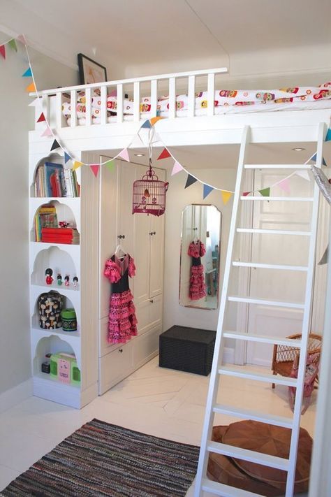 Raise the Roof: Kids' Loft Bed Inspiration Cool Loft Beds, Mommo Design, Loft Bed Ideas, Beds For Small Rooms, Kid Room Ideas, Kids Loft, Kids Loft Beds, Bunk Bed Designs, Girls Room Ideas