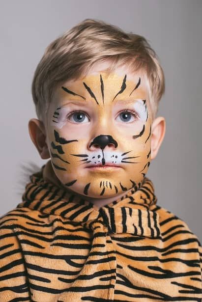 Tiger Facepainting Kids Easy, Kids Tiger Face Paint, Tiger Makeup For Kids, Diy Tiger Costume Kids, Easy Tiger Face Paint, Simple Tiger Face Paint, Tiger Face Paint Easy, Face Painting Tiger, Tiger Face Painting