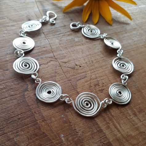 Wrapped Bracelets, Spiral Jewelry, Spiral Bracelet, Celtic Spiral, Wire Jewelery, Spiral Necklace, Necklace And Bracelet Set, Celtic Design, Diy Wire Jewelry