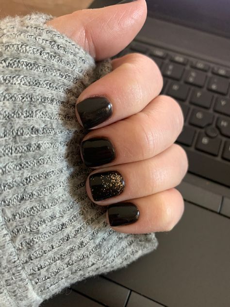 New Year Nails Design 2024 Black, Black Nye Nails, New Year Nails Design 2024 Short, Black New Years Nails, New Years Nails Black, Nails New Years Eve, Nails Black And Gold, Nails New Years, Black And Gold Nails