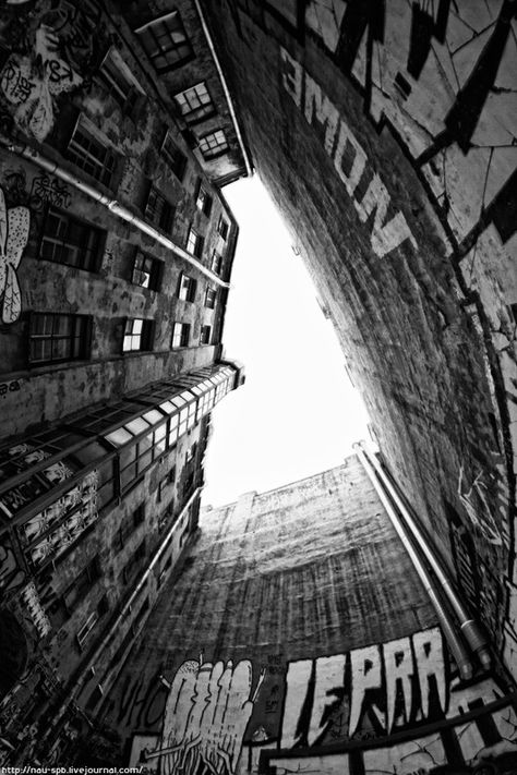 Black And White Street Aesthetic, Grunge Street Aesthetic, Punk City Aesthetic, Underground Aesthetic Grunge, Street Astethic, Grunge Architecture, Urban Graphic Design, Urban Wallpaper, Grafitti Street