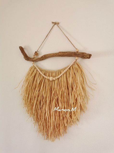 Rafia Diy, Raffia Crafts, Wooden House Decoration, Dreamcatcher Diy, Macrame Feather Wall Hanging, Diy Hanging Planter, Fiber Wall Art, Makramee Diy, Boho Crafts Diy