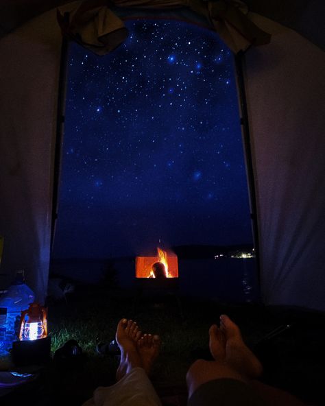 #camping #canada #couplecamping #couplegoals #summertravel Stargazing Date Truck, Camping Couples, Vancouver Trip, Camping Photos, Camping Couple, Couples Camping, Couple Camping, Romantic Camping, Cozy Camping