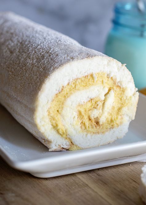 Angel Food Cake Roll, Lemon Angel Food Cake, Easy Birthday Cake Recipes, Jelly Roll Cake, Angel Food Cake Desserts, Fresh Strawberry Cake, Southern Plate, Cake Rolls, Angel Food Cake Mix Recipes