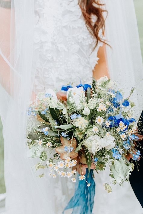 Daisy Bridal Bouquet Blue, Daisy Bridal Bouquet, Daisies Wedding, Daisy Wedding Flowers, Blue And Gold Wedding, August Flowers, Blue Gold Wedding, Bridal Bouquet Blue, Taylor Wedding