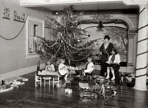 20s Christmas, Historic Christmas, Shorpy Historical Photos, Christmas Photograph, The Roaring 20s, Vintage Christmas Photos, Ghost Of Christmas Past, December 26, Christmas Party Games