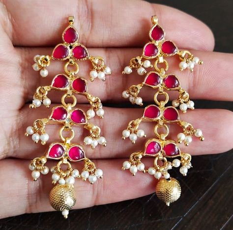 Kundan Earrings Bridal Jewelry Wedding Earrings Fashion Earrings Wedding Jewelry Bridal Sets Indian Jewelry designer collection by Kundanweddingjewelry on Etsy Pearl Hanging Earrings, Tops Earrings, Perhiasan India, Crystal Wedding Jewelry, Ear Chain, Polki Earrings, Gold Jewelry Simple Necklace, Jewelry Lockets, Kundan Earrings