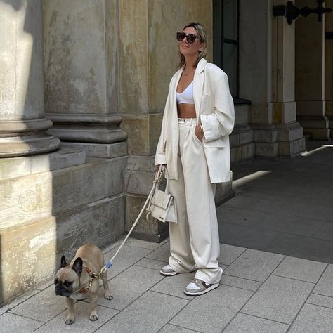 Look We Love: Blazers & Knitted Bras | SheerLuxe Outfit Oversize, Beige Suits, Coat White, Stylish Coat, Trendy Street Style, Casual Blazer, Oversized Blazer, Style Minimalist, White Blazer