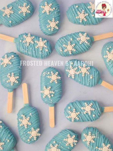 Cakepops Christmas Ideas, Winter Cakesicles, Christmas Cakesicles Ideas, Christmas Cakecicles, Christmas Cake Popsicles, Cakesicles Christmas, Christmas Cakesicles, Cake Pops Christmas, Cakesicles Ideas