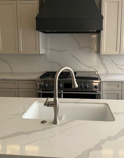 The 12 Most Popular White & Off-White Quartz Countertops - Kylie M Interiors Cafe Black Appliances, Cafe Matte Black Appliances, Best White Quartz Countertops, Best Cabinet Colors, Matte Black Appliances, Herringbone Subway Tile, Tan Paint Colors, Ge Cafe, Kylie M Interiors