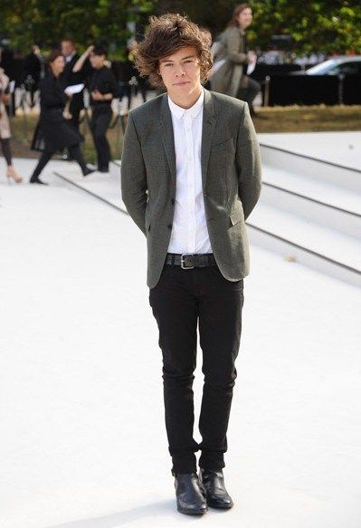 Harry Styles Body Measurements Harry Styles Height, Harry Styles Body, Burberry Fashion Show, Harry Styles Looks, Harry Styles 2013, Harry Styles Outfit, Harry Styles Hot, Caroline Flack, Harry Styles Imagines