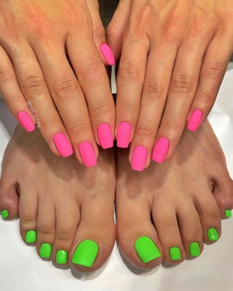 Neon Green Pedicure, Simple Pedicure Designs, Green Pedicure, Neon Pedicure, Trendy Pedicure, Green Toe Nails, Nail Designs Easy Diy, Pink Toe Nails, Pretty Pedicures