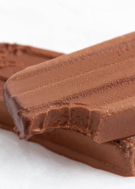 Diy Fudge Popsicles, Fudge Popsicle Recipe, Strawberry Shortcake Popsicles, Easy Homemade Fudge, Fudge Popsicles, Easy Popsicle Recipes, Chocolate Popsicles, Fudge Pops, I Heart Naptime