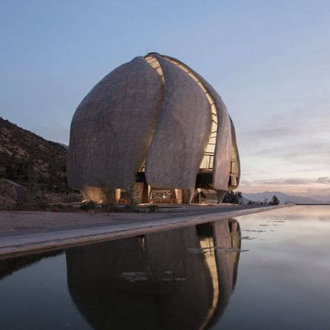 Bahai Temple, Architecture Community, Architecture Cool, Zoo Ideas, Round Building, Paris Architecture, Famous Architecture, Religious Architecture, Home Temple